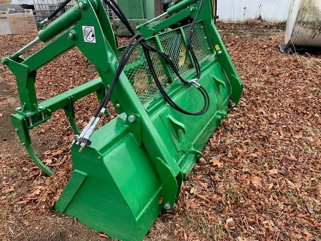 GRAPPLE JOHN DEERE B.jpg