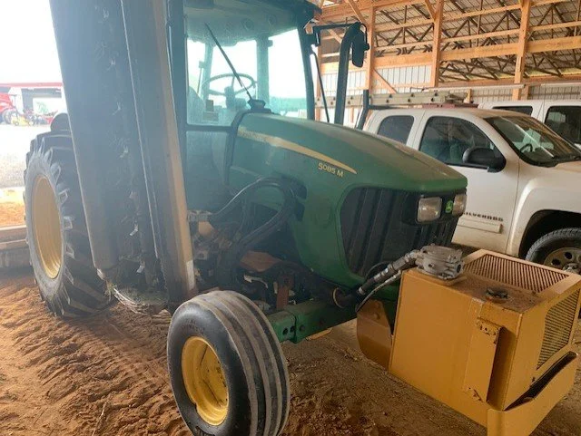 2011 JOHNDEERE5085M a.jpg