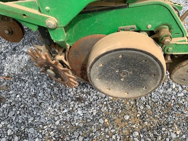 JD 1750 PLANTER F.jpg