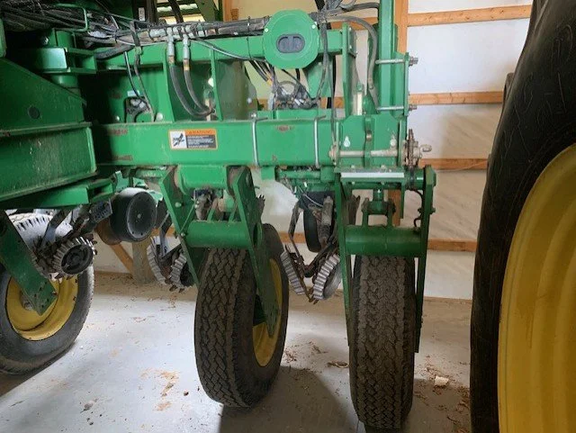 JOHN DEERE 1770 PLANTER j.jpg