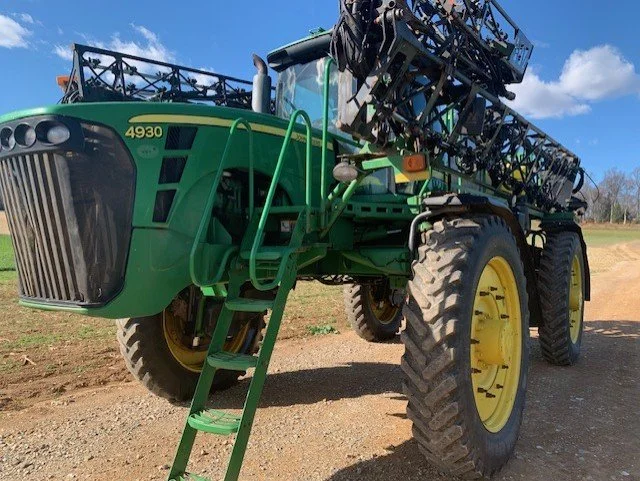 JOHN DEERE 4930 SPRAYER G.jpg
