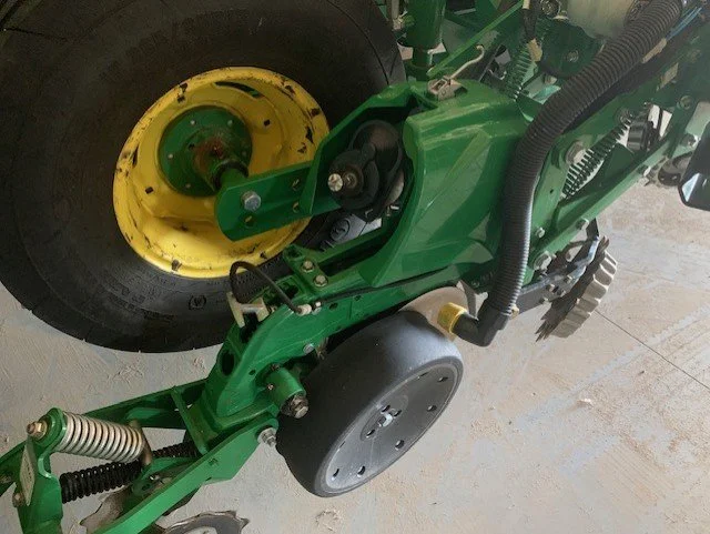 JOHN DEERE 1775 C.jpg