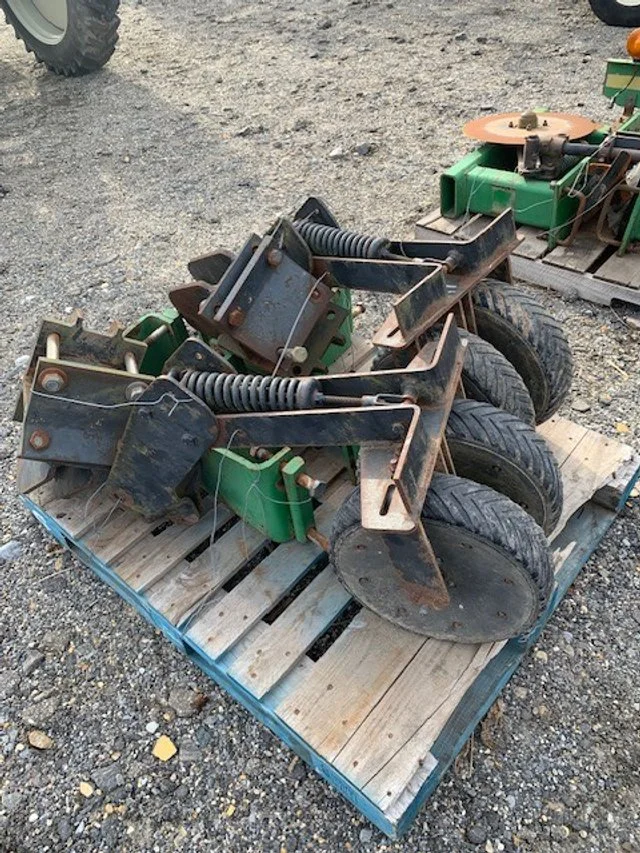 JOHN DEERE 2100 D.jpg
