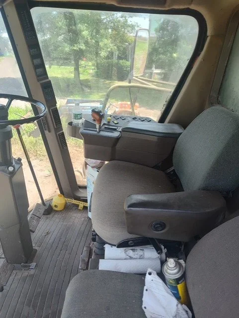 JOHN DEERE 9500 COMBINE 10.jpg