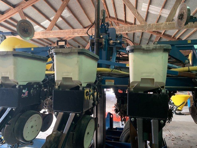 KINZE 3600 F.jpg