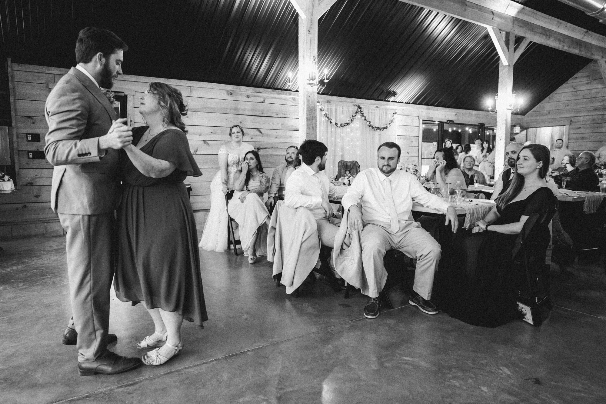HoneyBeeWeddingPhotographer (75 of 99).jpg