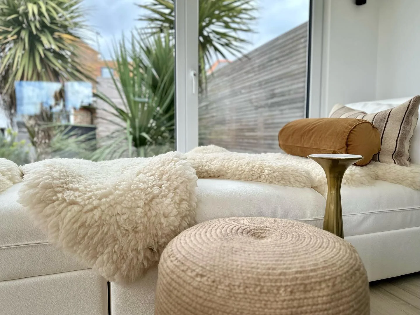#cosycorner &hellip; perfect spot for an afternoon nap 💤 The cute cushions are from a local homeware store in Rye @rae_lifestyle_ &hellip; Rye has so many lovely boutiques and makes a fab day out only a few miles from Camber 🐚