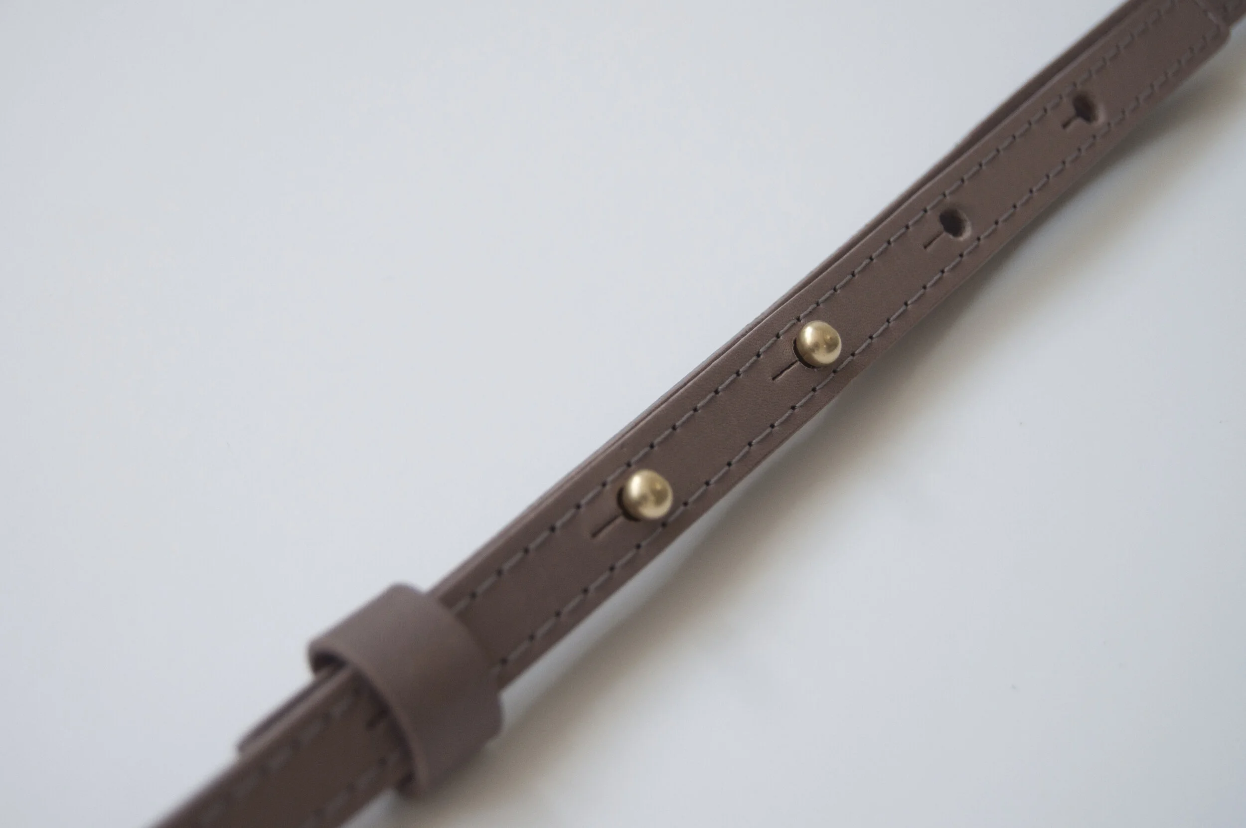 dawndusk_emit_cross_taupe_strap.JPG