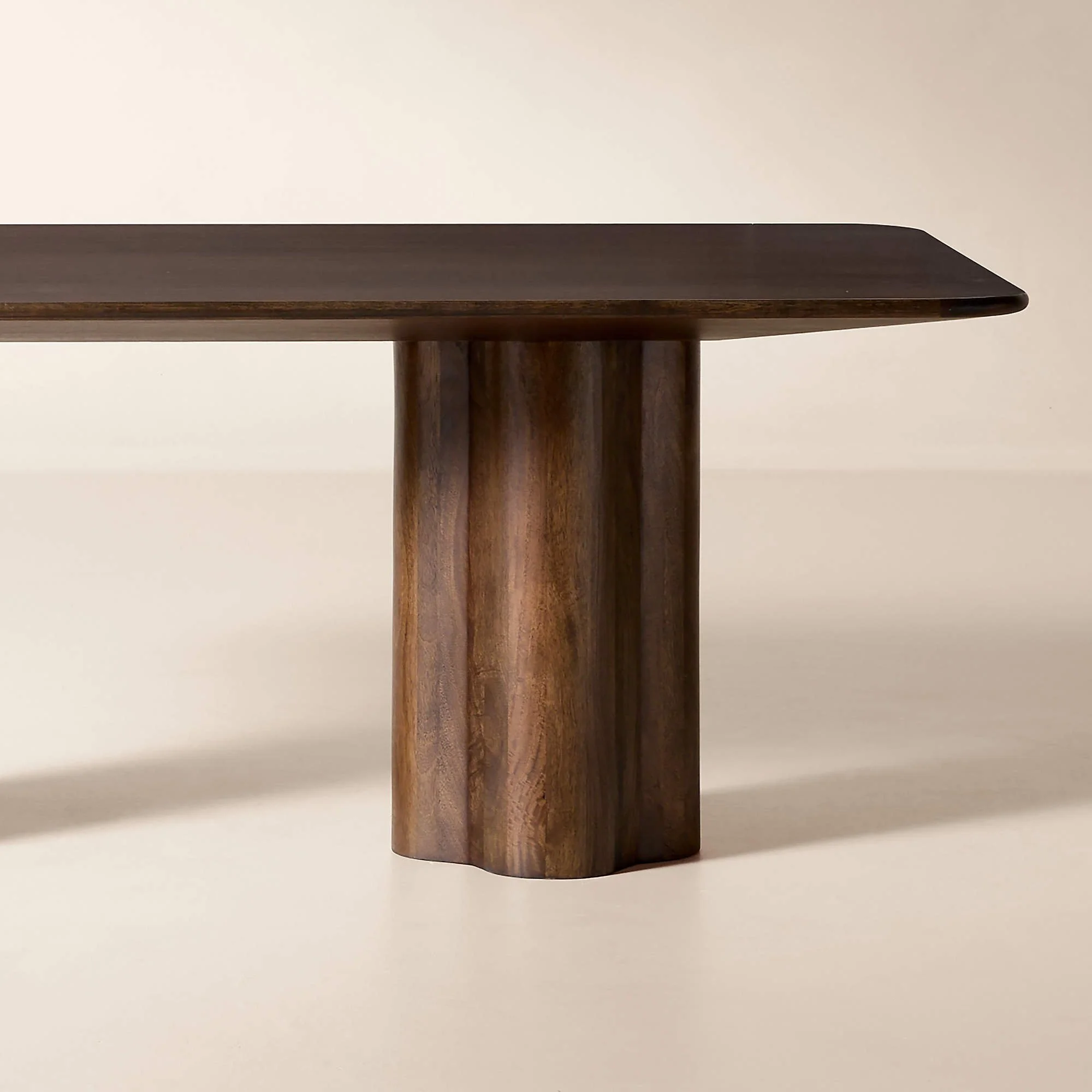 Viggio Dining Table