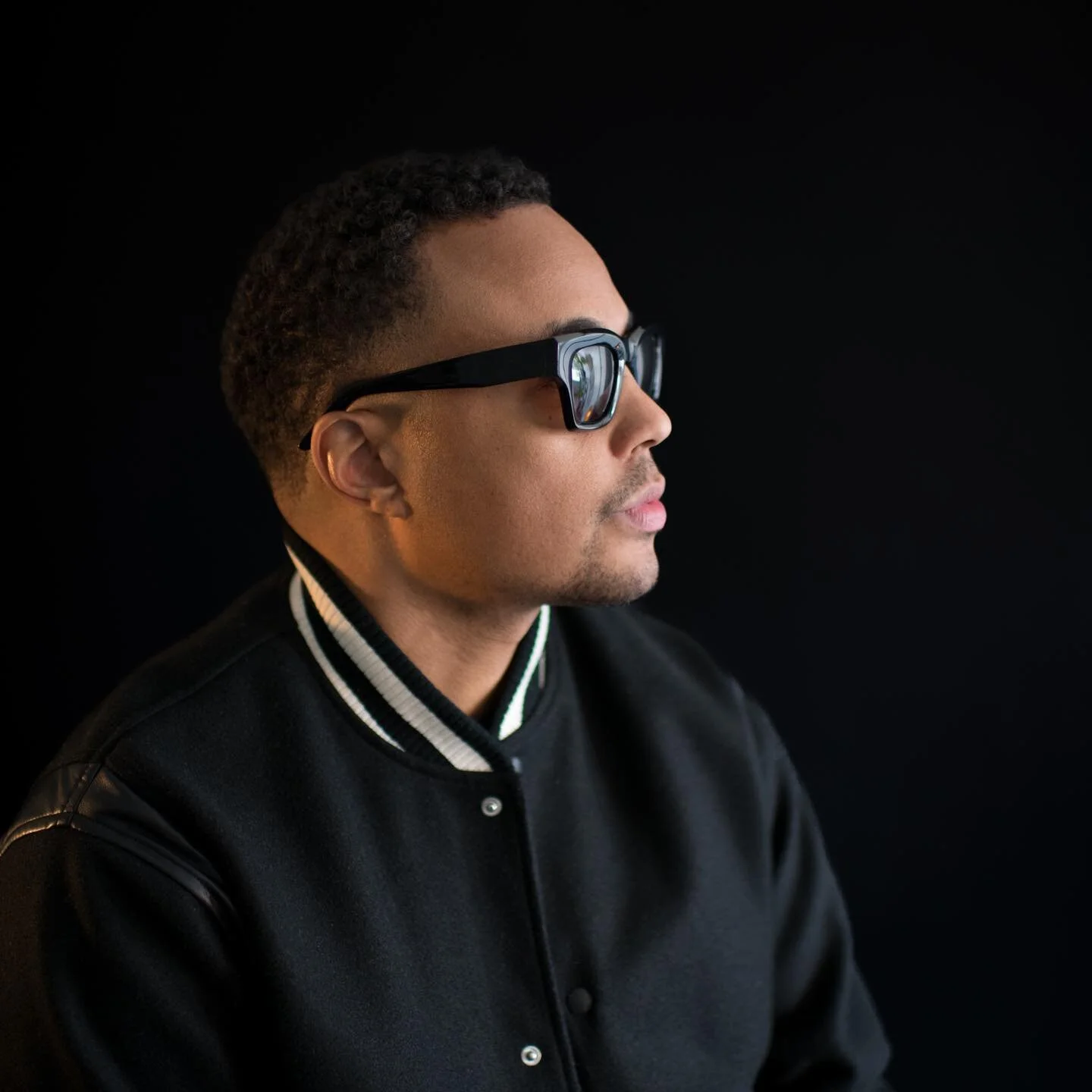 New headshots for @chrischarma in studio. 
__________________
#KaribaPhotography #studiophotography #Portraits #Headshots #pnwphotographer #brandingphotography