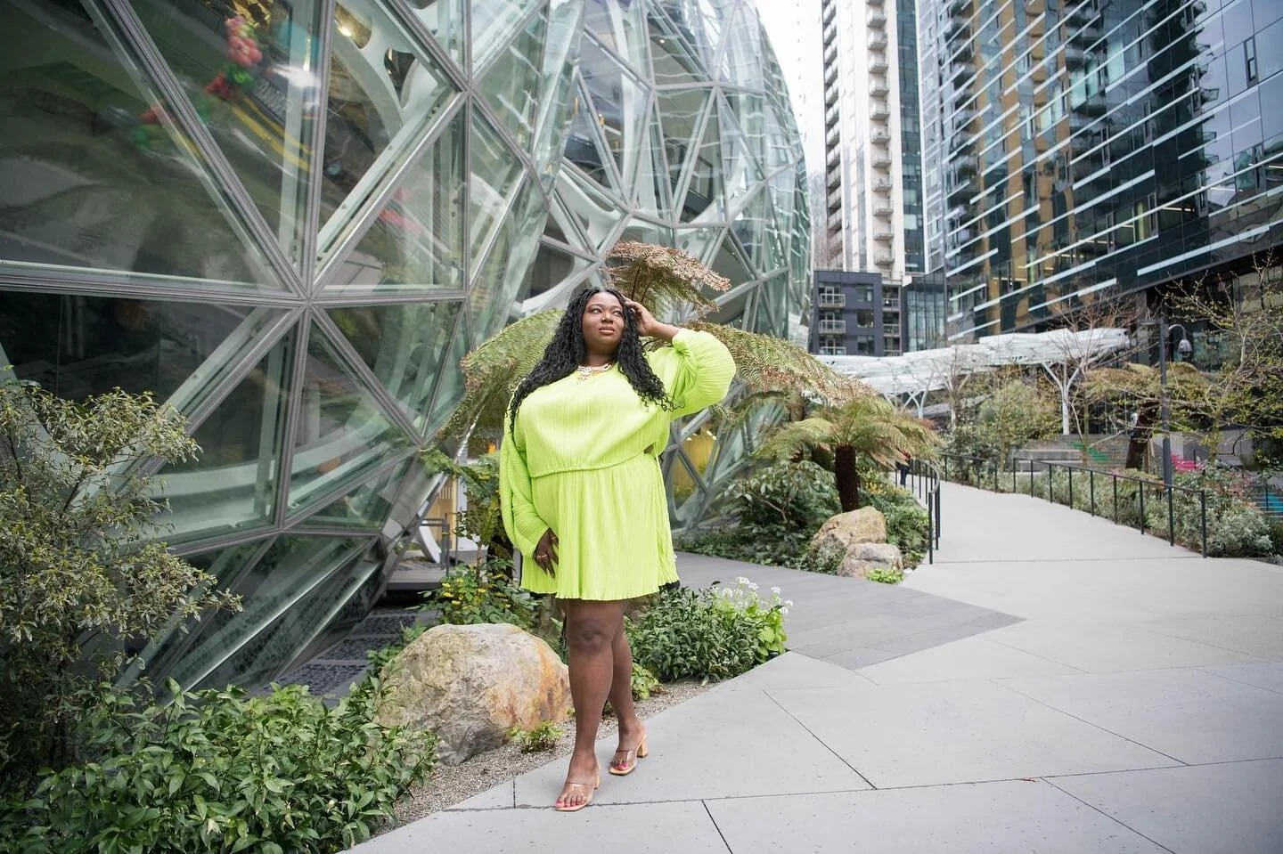 Happy Birthday @naijaqueenb 🥳🎉🙌🏾 Birthday photos for the Bday girl! 
______________________
#karibaphotography #SeattlePhotographer #portraitphotography #DowntownSeattle #amazonspheres #Amazon #BirthdayGirl #birthdayphotoshoot #PNW #Melanin
