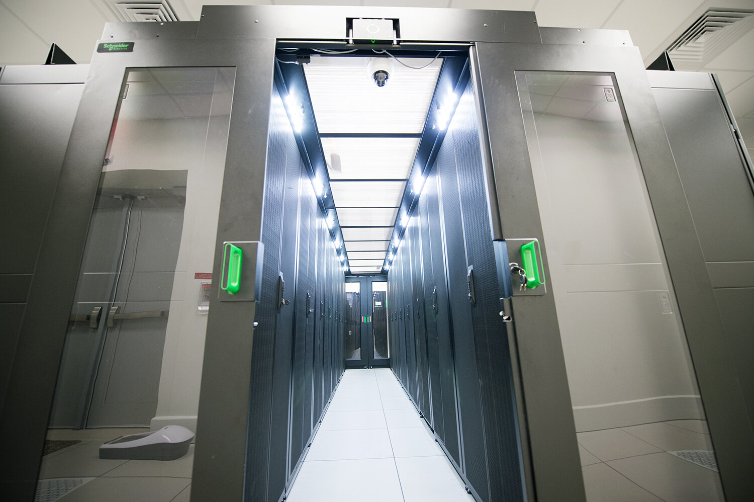 nSPARC_DataCenter_Interior_20180409_4RH2991.jpg