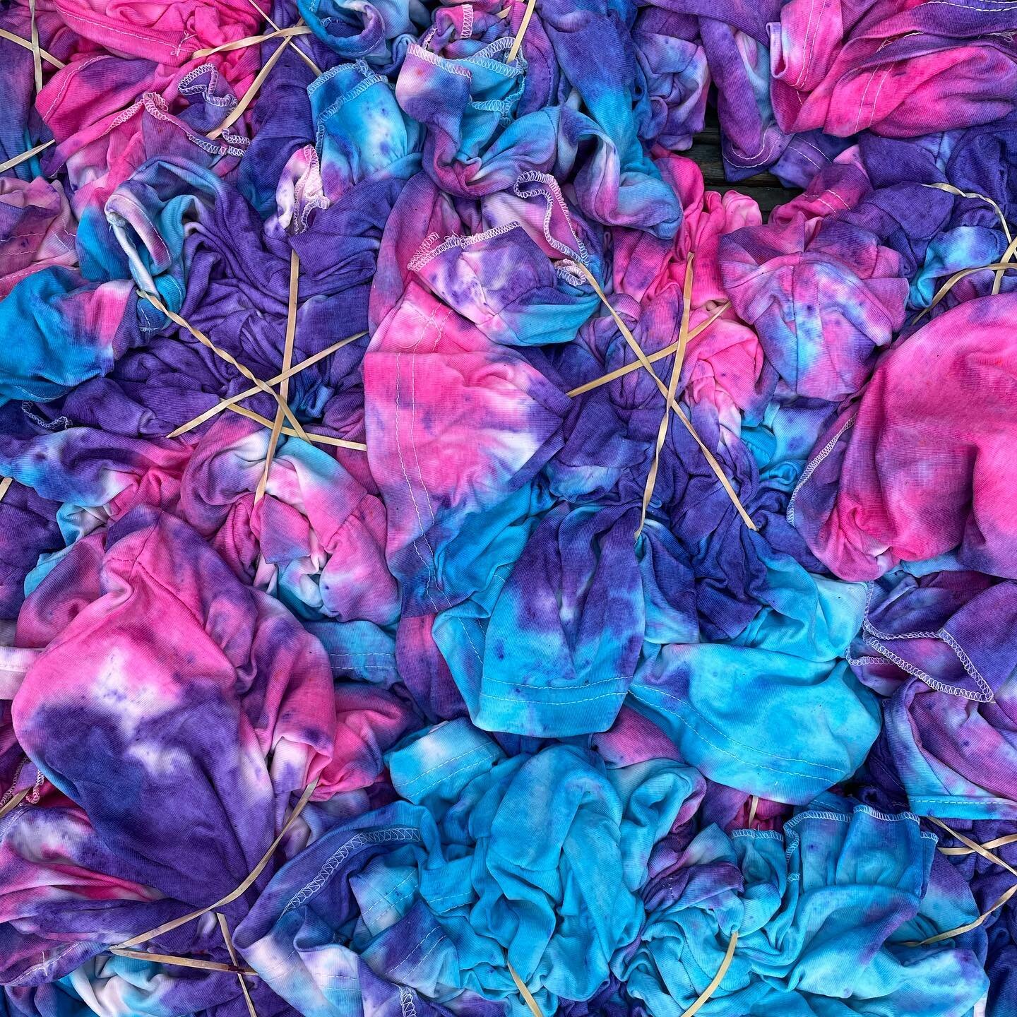 Here&rsquo;s our &ldquo;30th Anniversary&rdquo; tie dye soaking in the sun! 

All @teeqco tie dyed items are hand dyed by me in our garden. Some days I have 5/6 different variations to tie dye in one go so it can take me while to get every item perfe