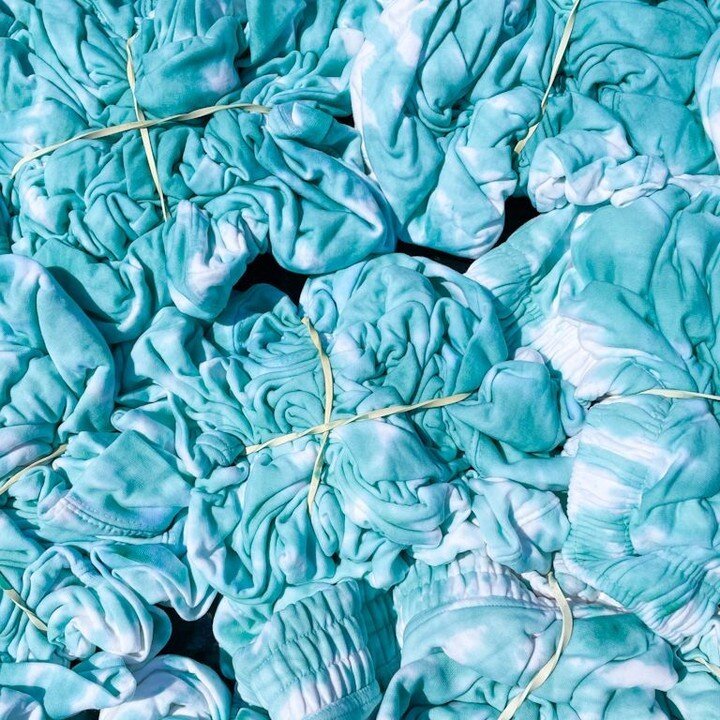 Custom tie dye for @teeqco inspired by the little mermaid! Mixed aqua and apple green to get this lush sea blue shade! 💙 🌈 

#tiedye #tiedyefashion #fashion #tiedyeshirt #handmade#rainbow #tshirt #art #style #smallbusiness #tiedyelove#tiedyeclothin