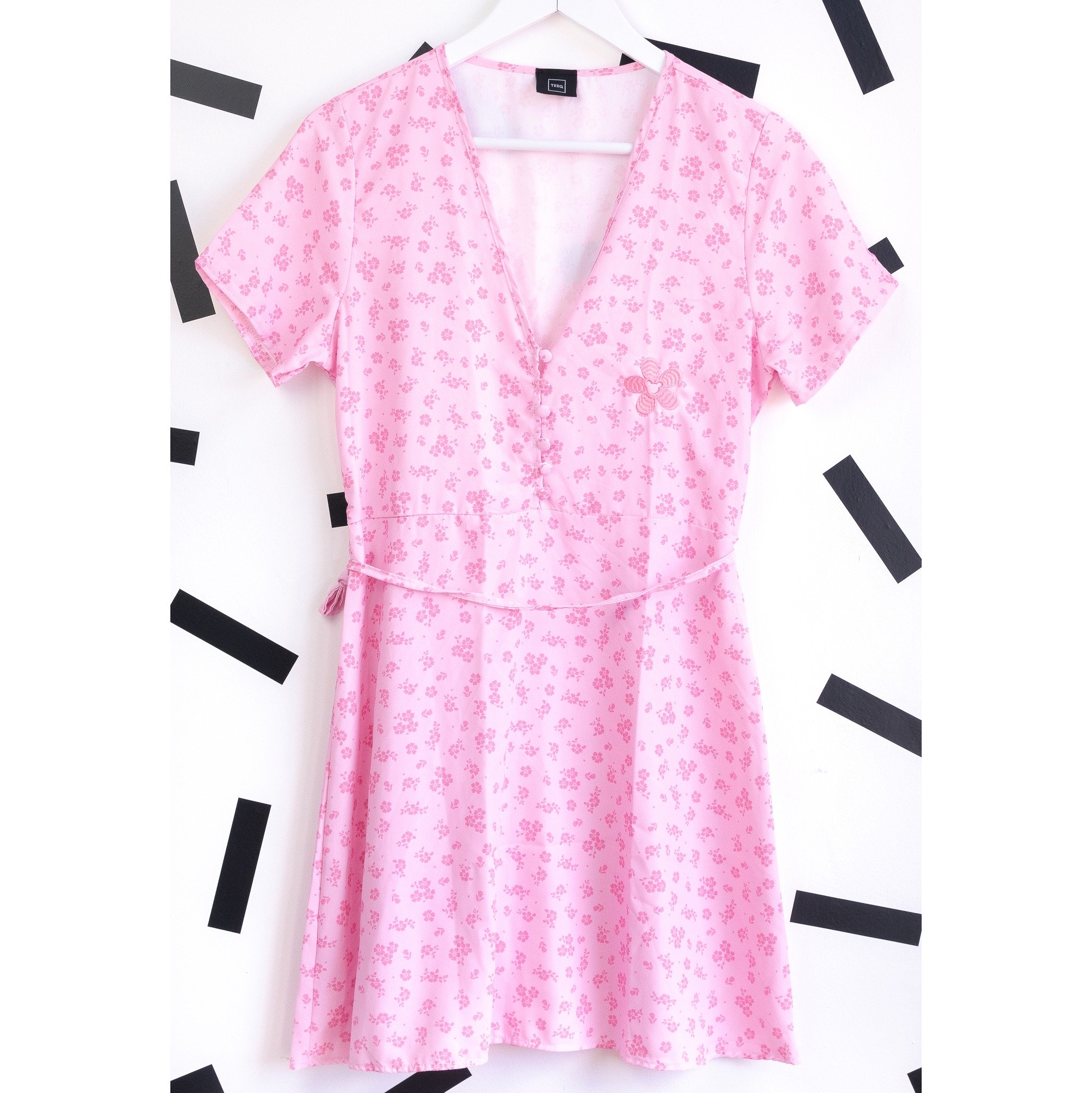 🌸 Introducing our new Floral Mickey flower pink dress! 💗 

This adorable dress features a playful floral pattern with a hidden Mickey, and a sweet pink hue that's perfect for spring and summer. The fitted silhouette is designed to flatter your figu