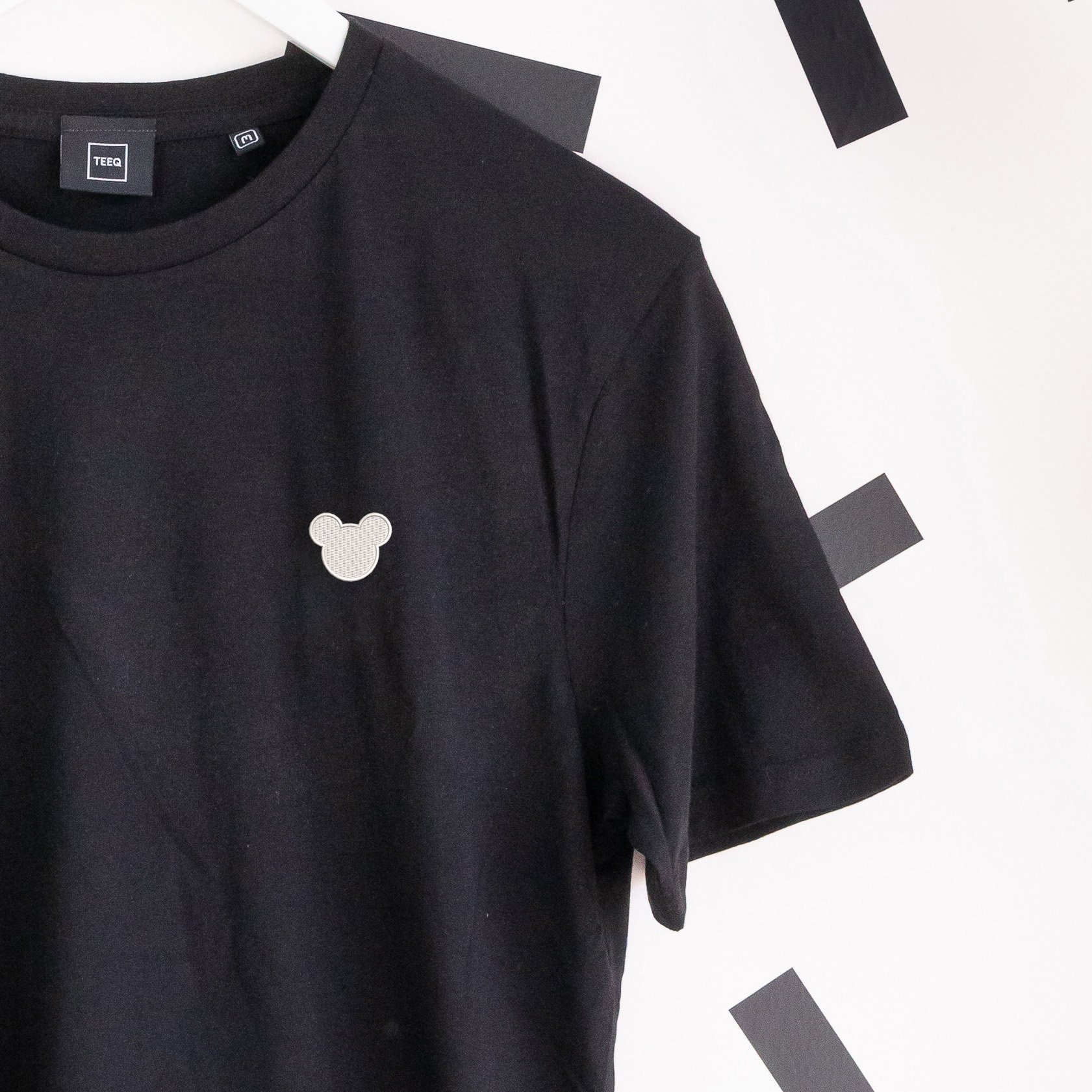 NEW IN, NEW IN! 🖤🤍

Introducing our Minimal Mickey T-shirt, a stylish and affordable addition to our collection! This black tee features a simple yet iconic Mickey Mouse embroidery in white thread, making it a perfect choice for anyone who loves th