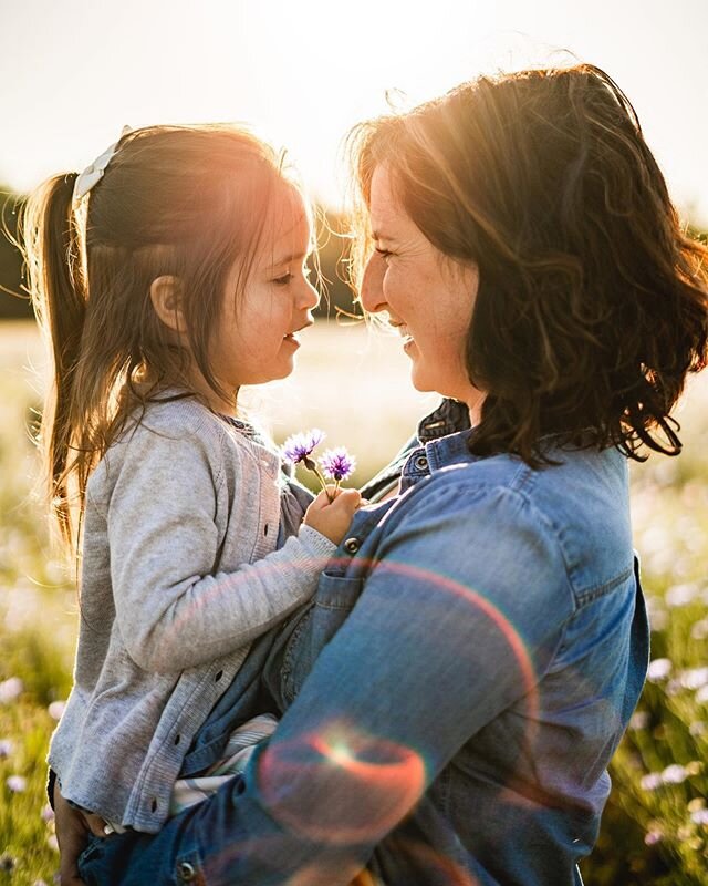 Still got the Mother&rsquo;s Day feels... A little #beforeandafter for this backlit maternity session. Taking the photo is only half the job, the magic happens when you get to the back to the computer.
#virginiaphotographer #sonyalpha #editingphotos 