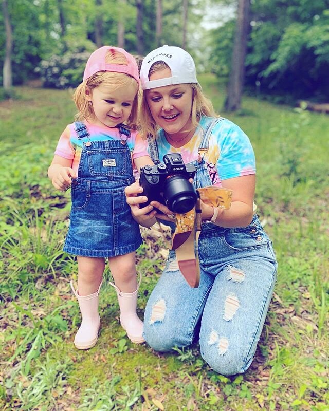 When I asked her Mom what her second outfit was...
#twinning #tyedye #familysession with @olivearnett
