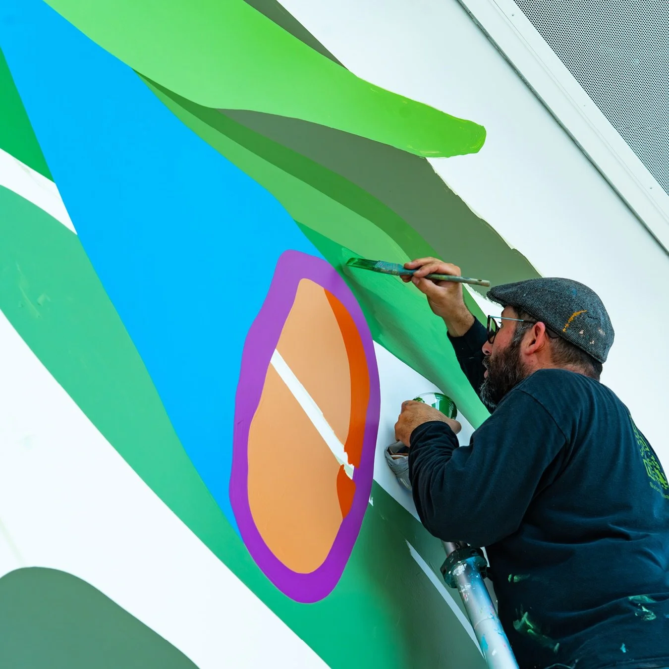 Some process photos I took of @alonsodelgadillo painting 5 story mural in the stairwell of the new UC San Diego Mc Grath Outpatient Pavilion in Hillcrest. Check out the full length video I made on my YouTube channel to hear him talk about the process