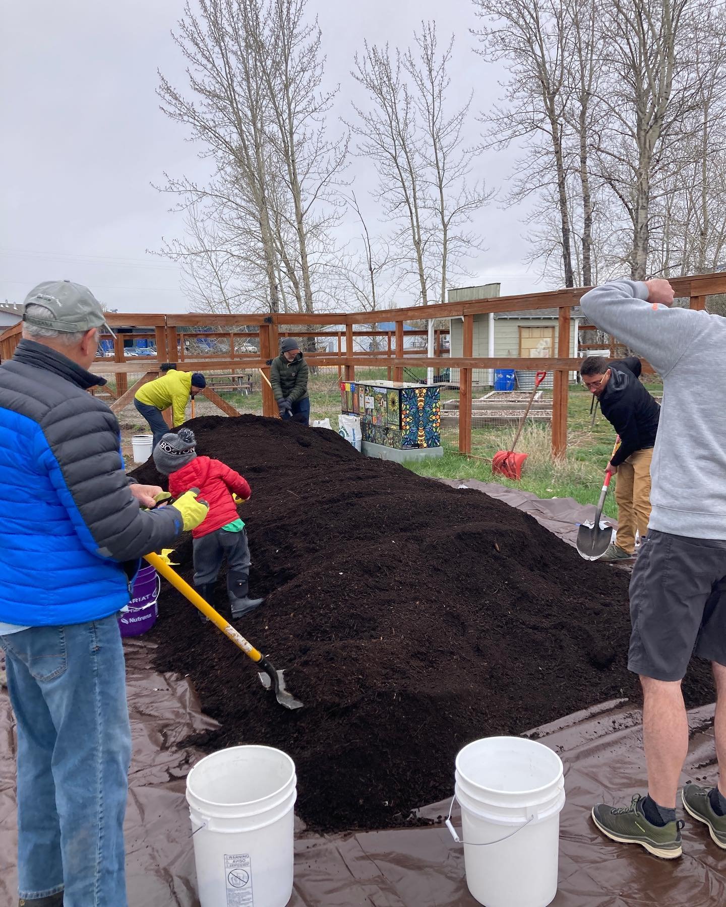 This last Saturday we had our first FREE compost giveback of 2024 for our #curbsidecustomers. We distributed 11 yards of finished compost back to our subscribers gardens. 

Still room to sign up for this Saturday&rsquo;s give back event on 5/4. 

Wan