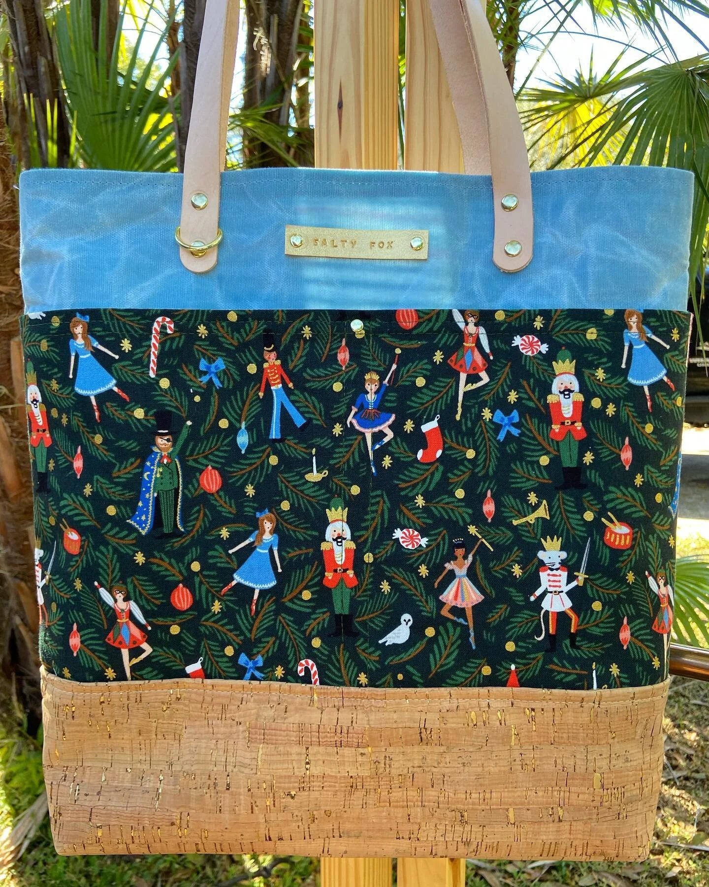 &ldquo;The best way to spread Christmas cheer is to sing loud for all to hear.&rdquo; -Buddy the Elf. 
.
.
.
Fa la la la la&hellip;. It&rsquo;s that time of year! I just love it all. This weekend I dropped my first round holiday bags made with the mo