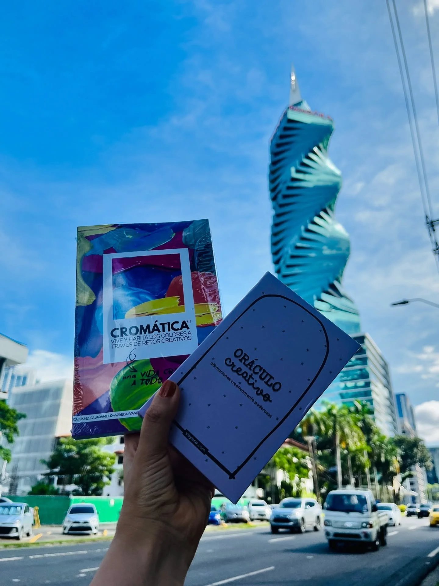 ✨ &iexcl;Lleg&oacute; la alianza m&aacute;s esperada!

Ahora mis libros Or&aacute;culo Creativo y Crom&aacute;tica han cruzado fronteras y est&aacute;n disponibles en Panam&aacute; 🇵🇦 gracias a @hombredelamanchapanama 🌎📚

💡 &iquest;Quieres despe