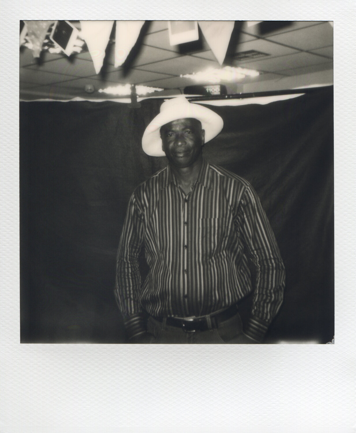 SettlingPolaroids_40cm23LQ1500.jpg