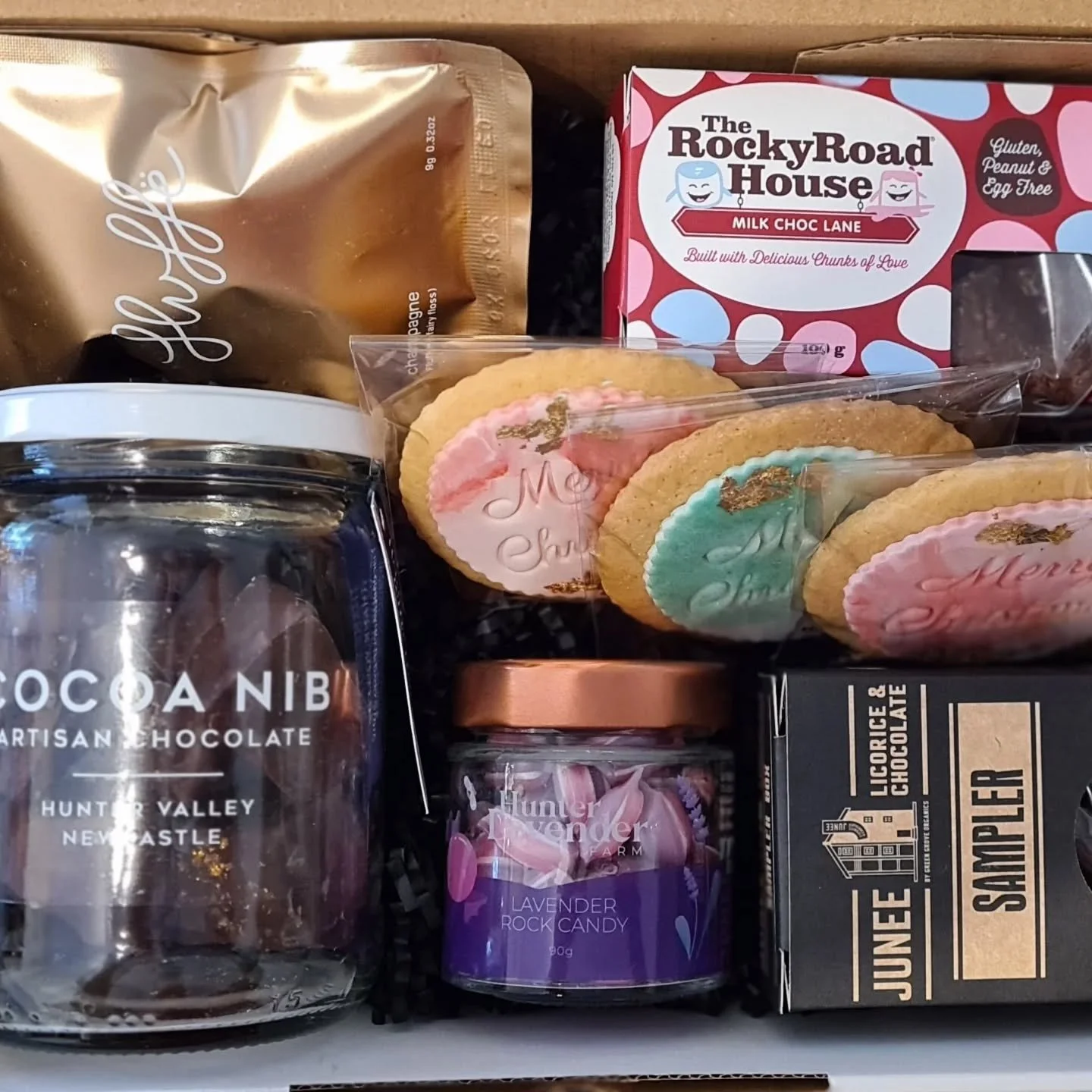 Only a few gift boxes available if you need to finish off your Christmas list 🎅🎄 or why not grab a gift voucher for one of our walking tours 👣

Full of locally sources goodies - be quick they won't last 🤗  DM me to grab yours today!

#shoplocalth