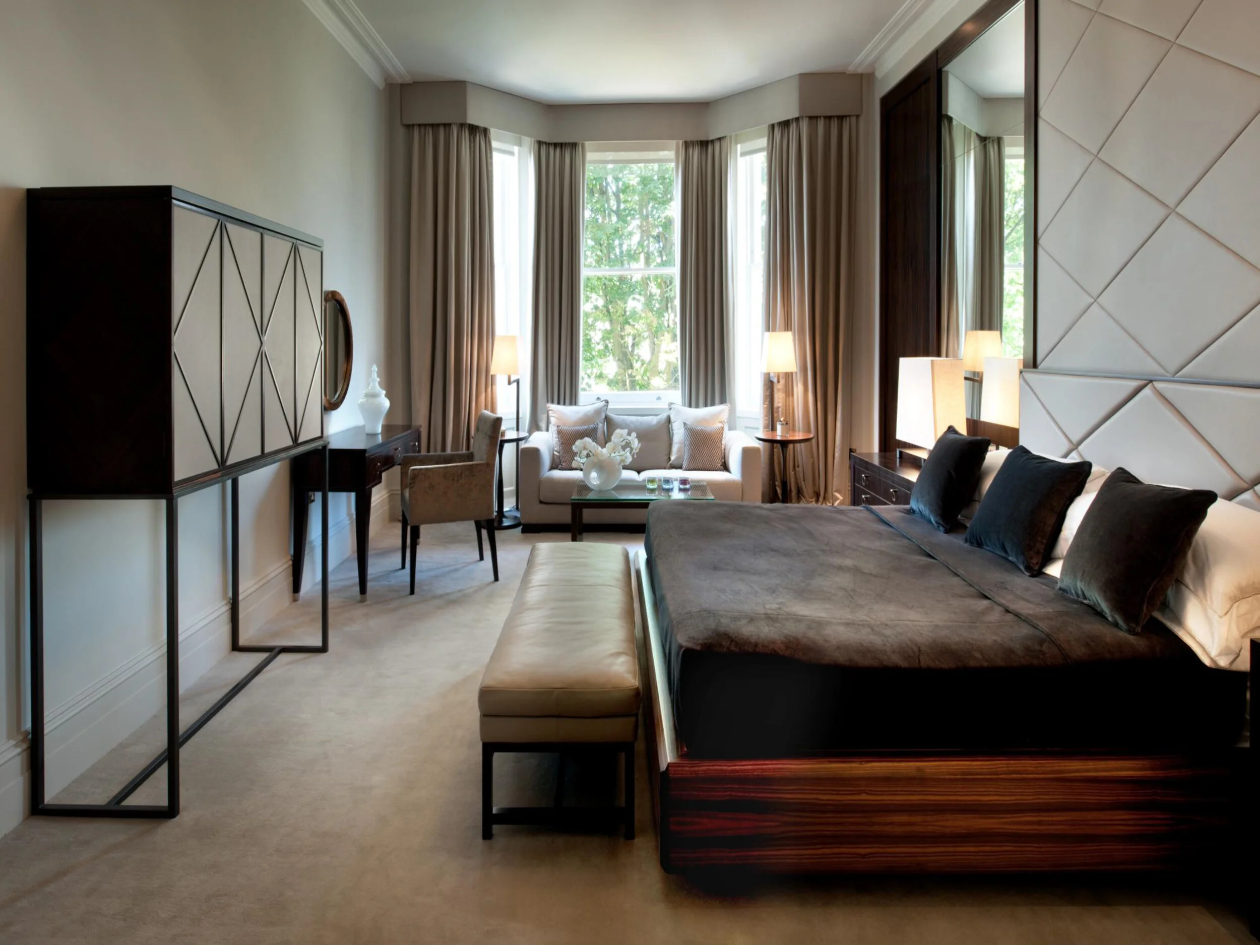 Contemporary Bedroom Furnishing