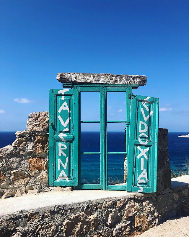 Forse manca un po&rsquo; di privacy, ma la vista mi piace...La prendo!
.
.
♖ _____Karpathos, Dodecaneso
↬ _____September 2019
♡ _____with @paganick88
.
.
#karpathos #karpathoslovers #island #greece #greekisland #theglobewanderer #travelandlife #world