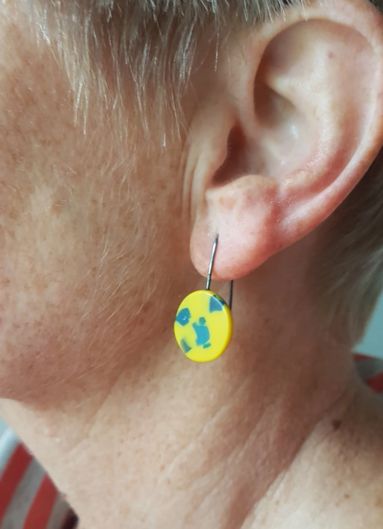 model earrings speckle round drops yellow.jpg
