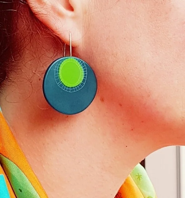 EARRINGS ROUND X Large drops model.jpg