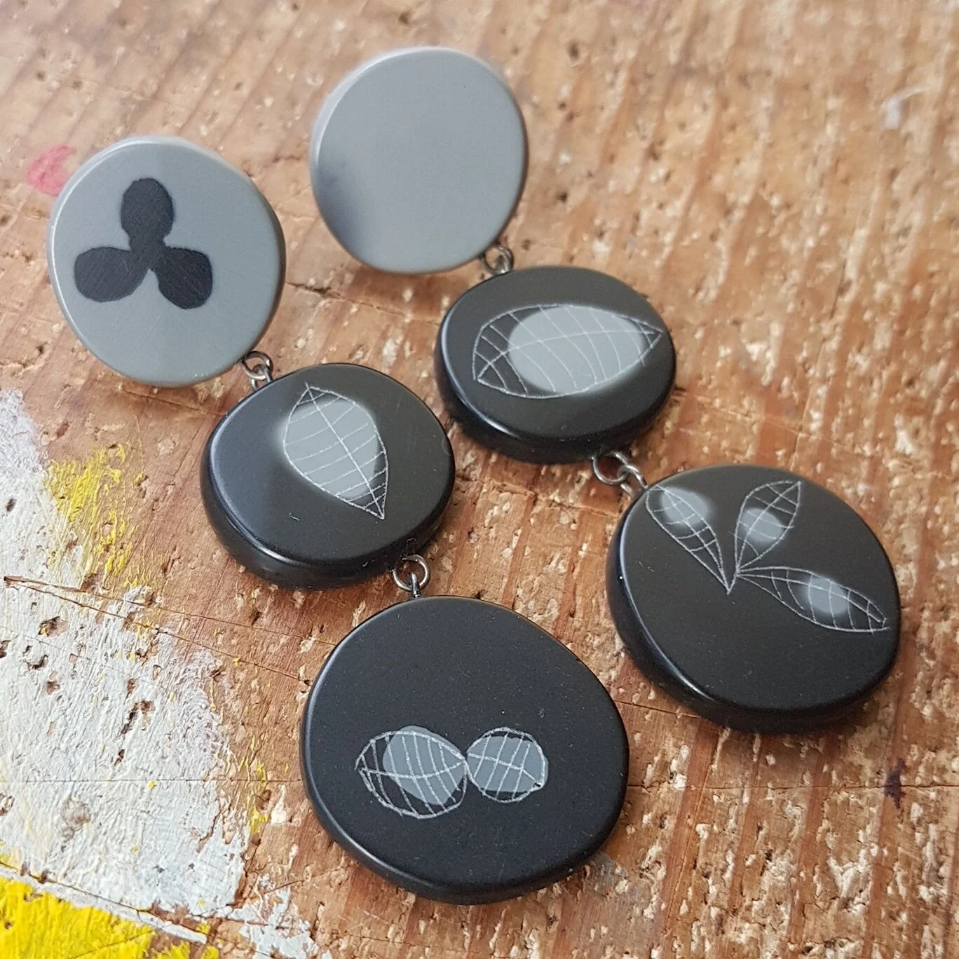 EARRINGS triple drop studs black grey 3.jpg