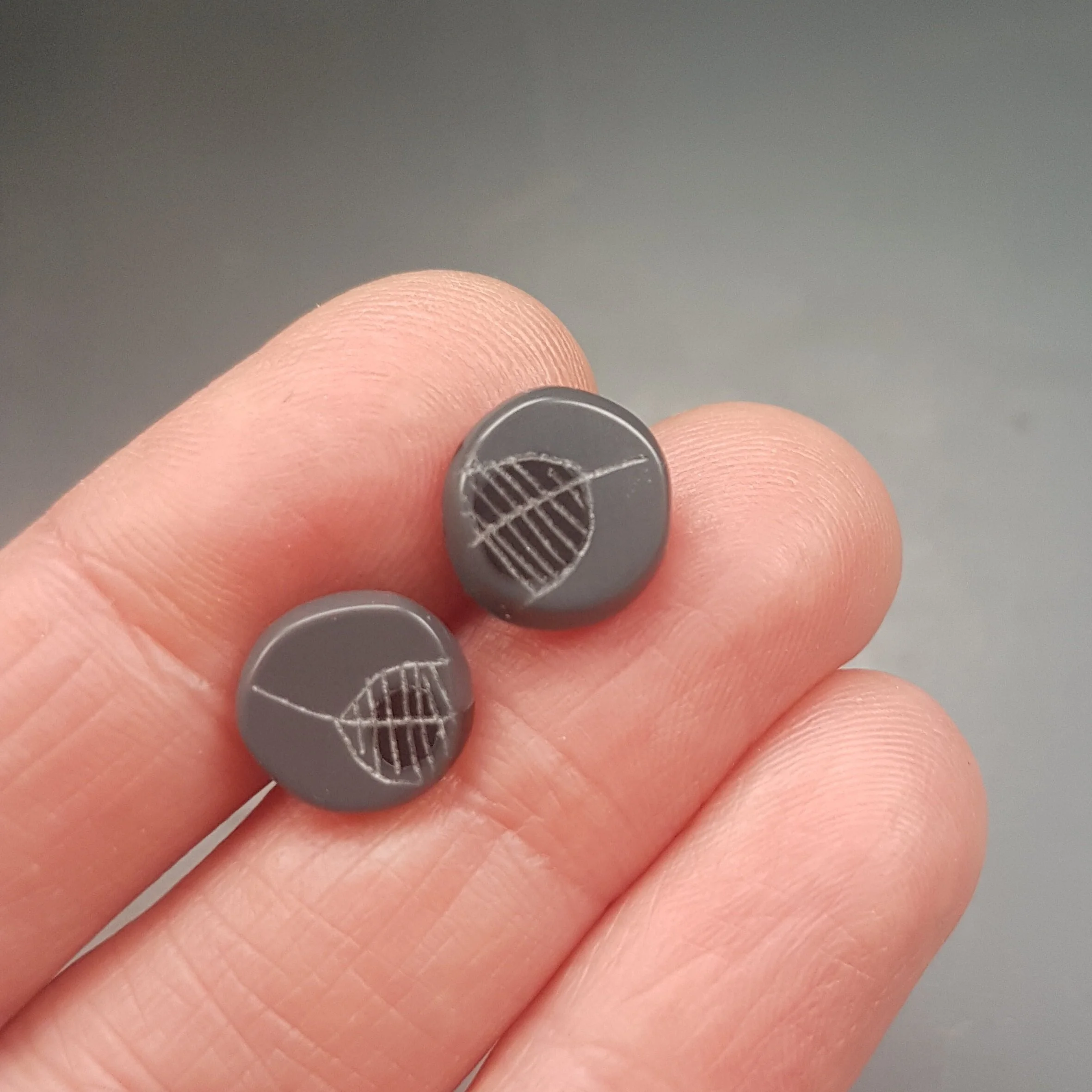 EARRINGS mini round studs dk grey black 1.jpg