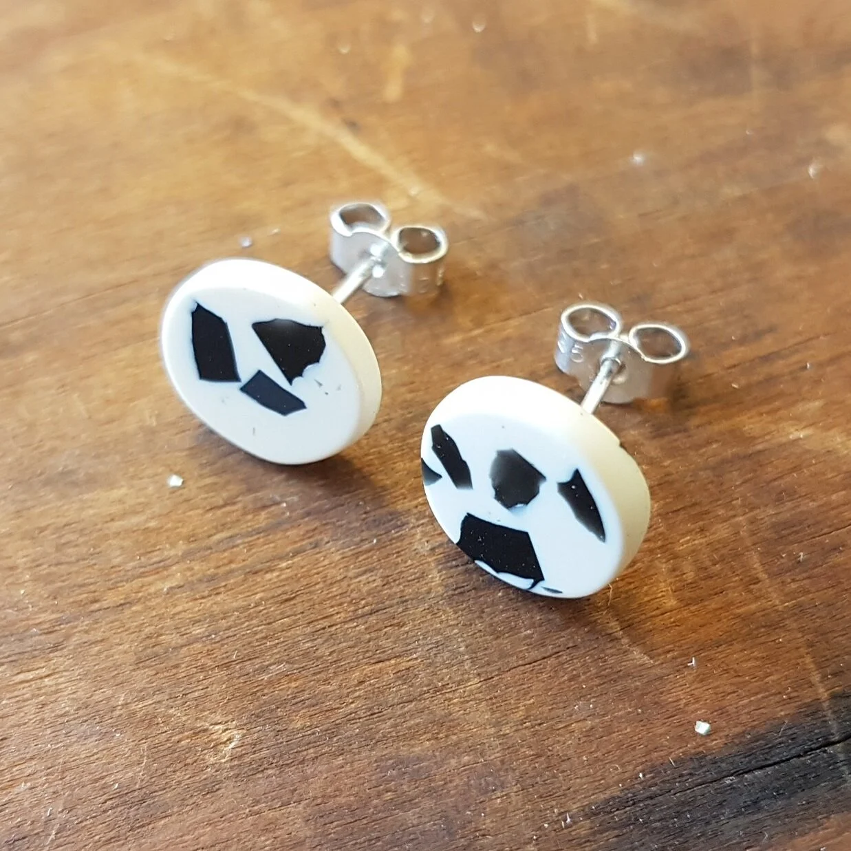 earrings speckle little round cream.jpg