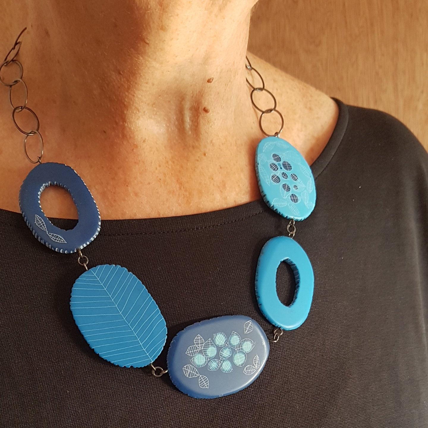 oval bloom necklace