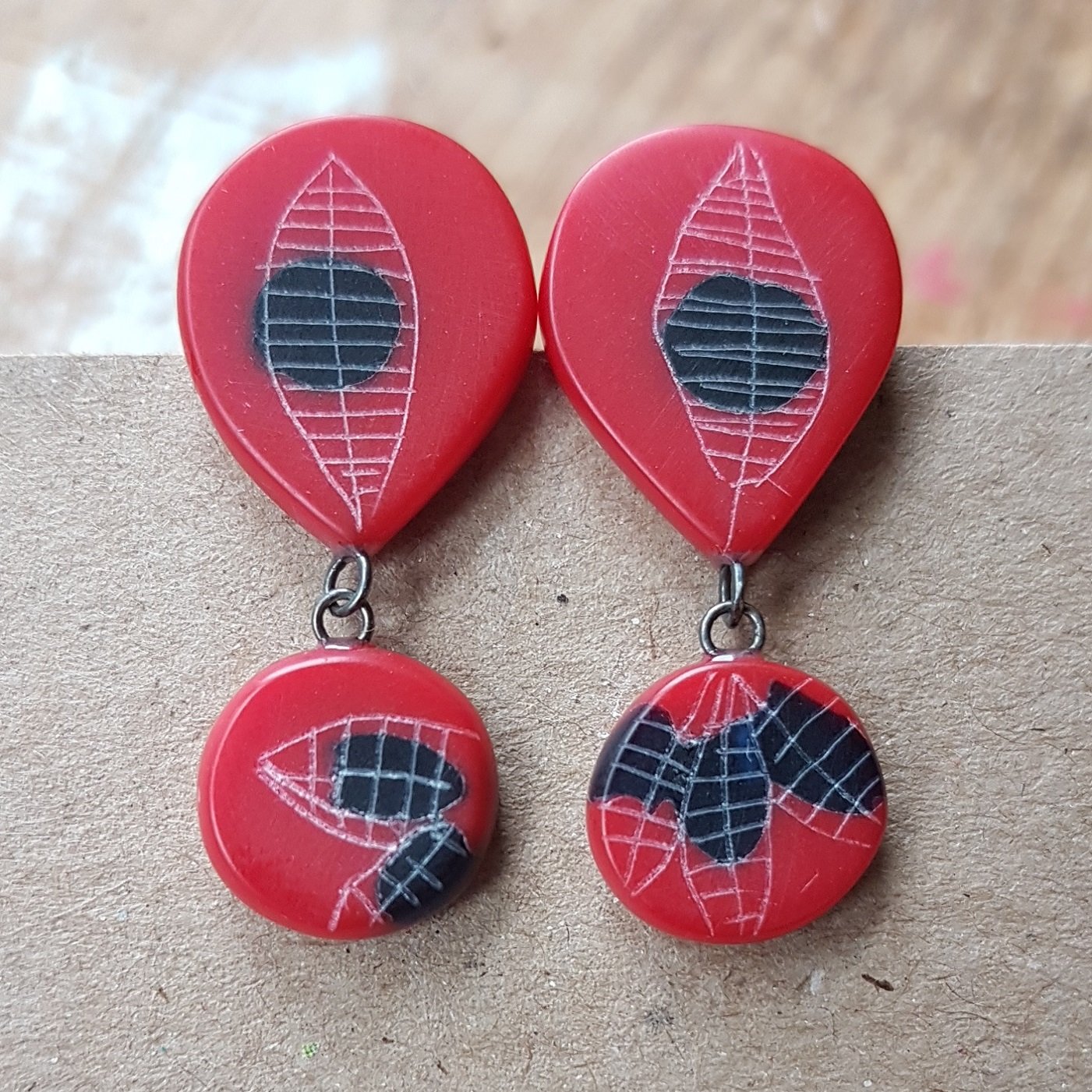 earrings double drop red black.jpg