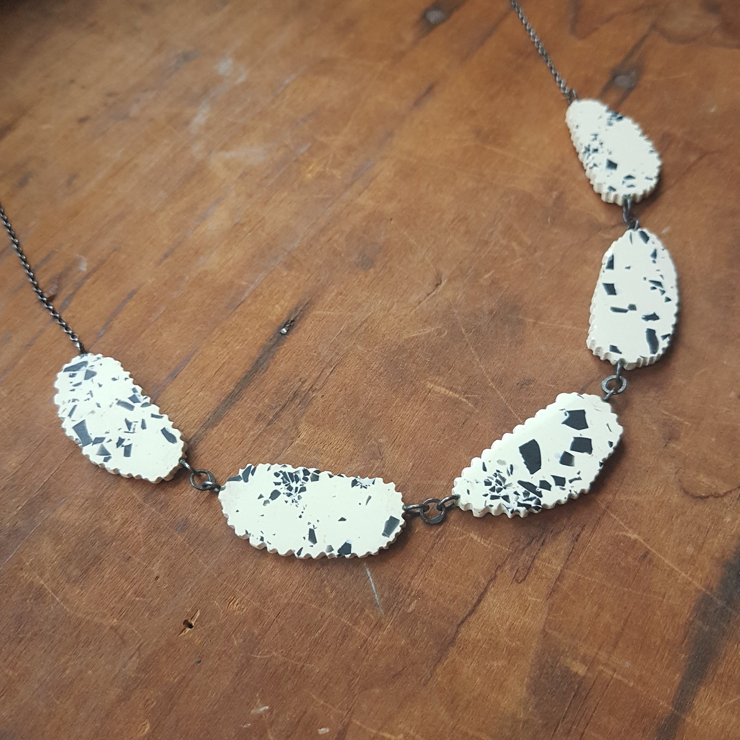 necklace alex 5 cream black 2.jpg