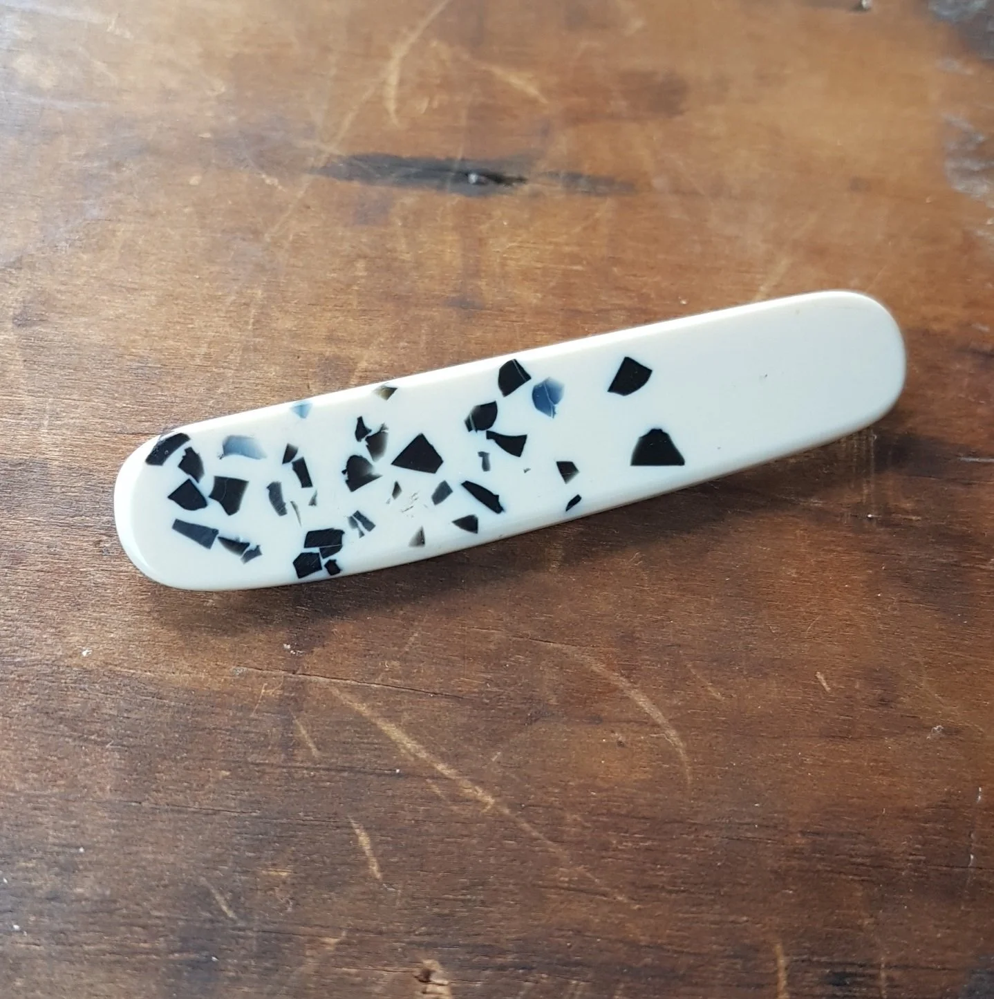 BROOCH bar CREAM blk.jpg
