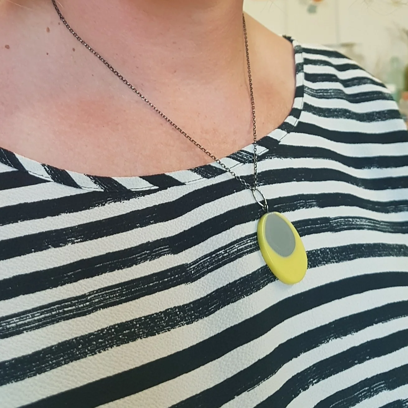 necklace oval midi yellow grey1.jpg