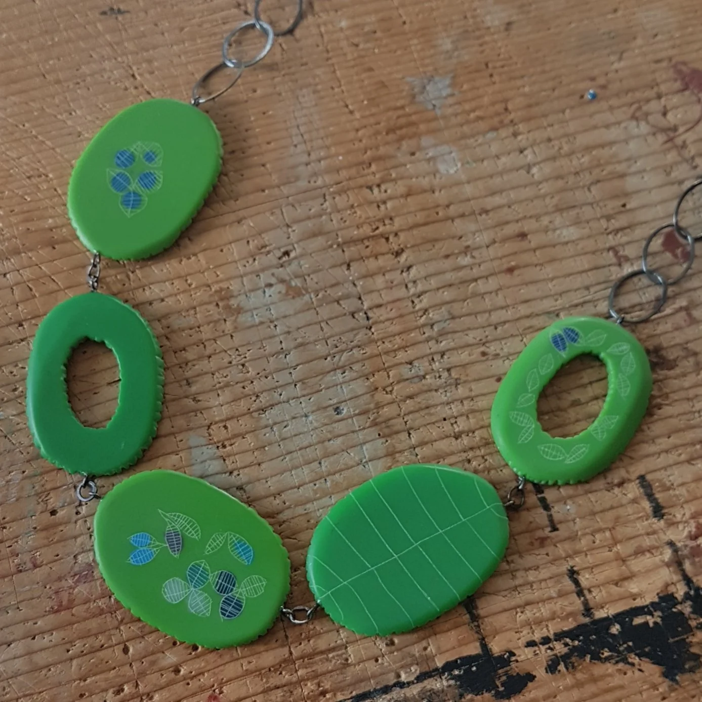 necklace mismatch oval bloom green3.jpg