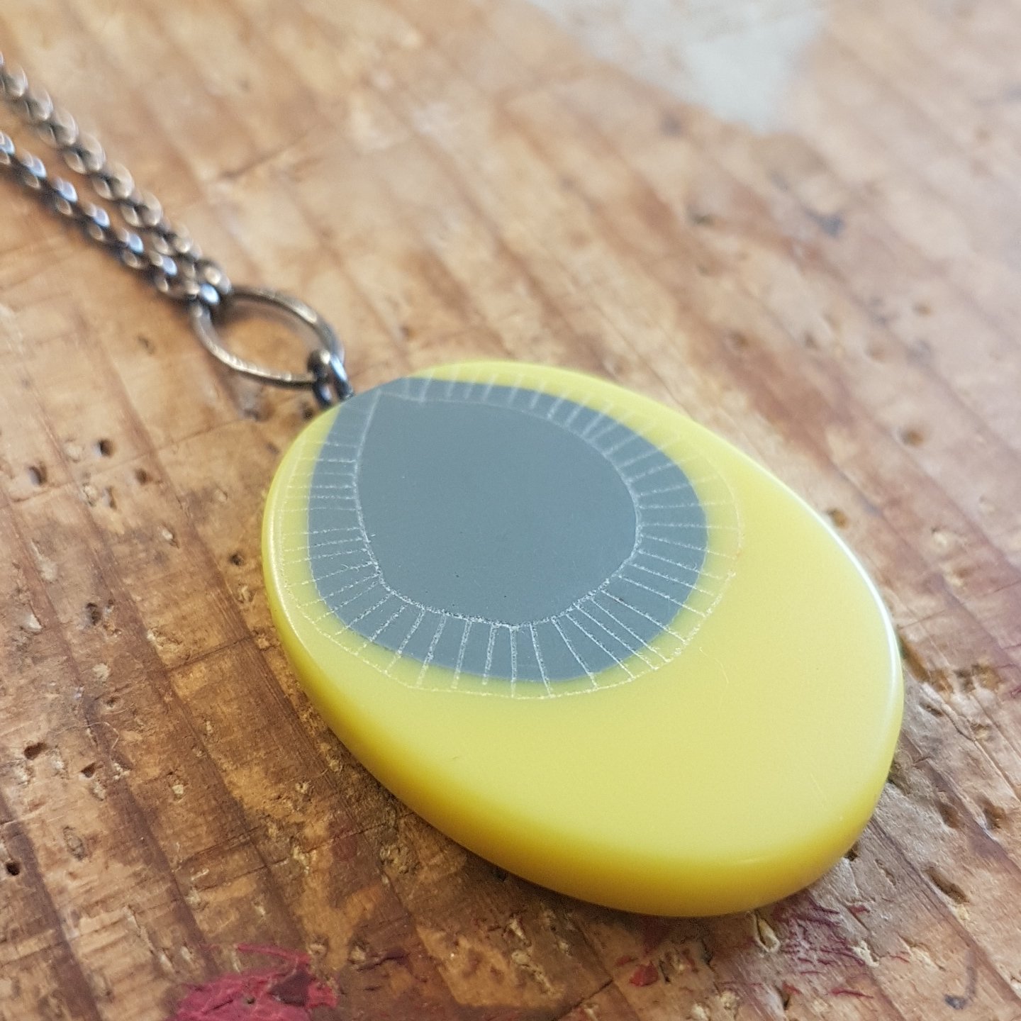 necklace oval midi yellow grey2.jpg