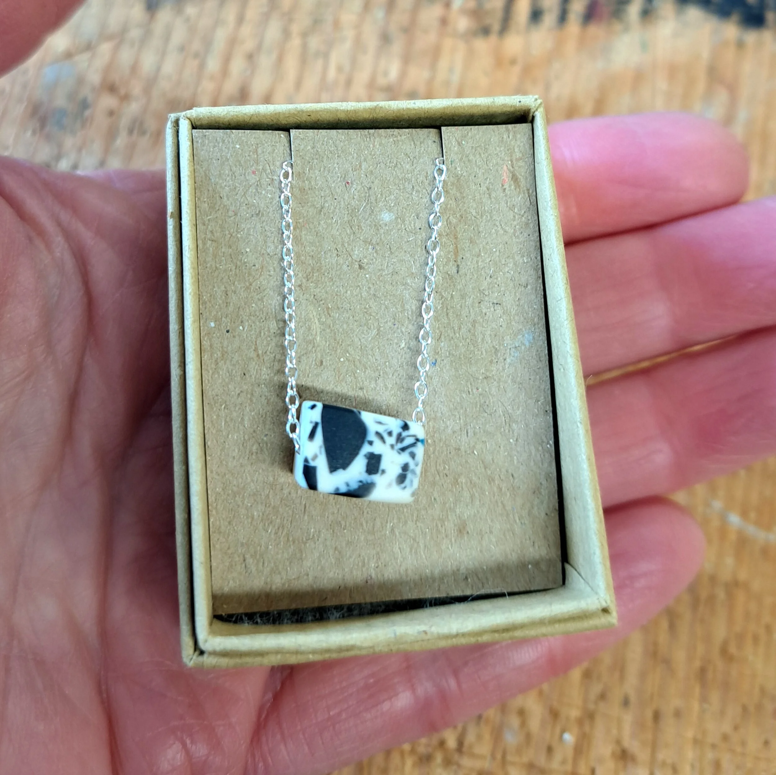 necklace block bead cream box2.jpg