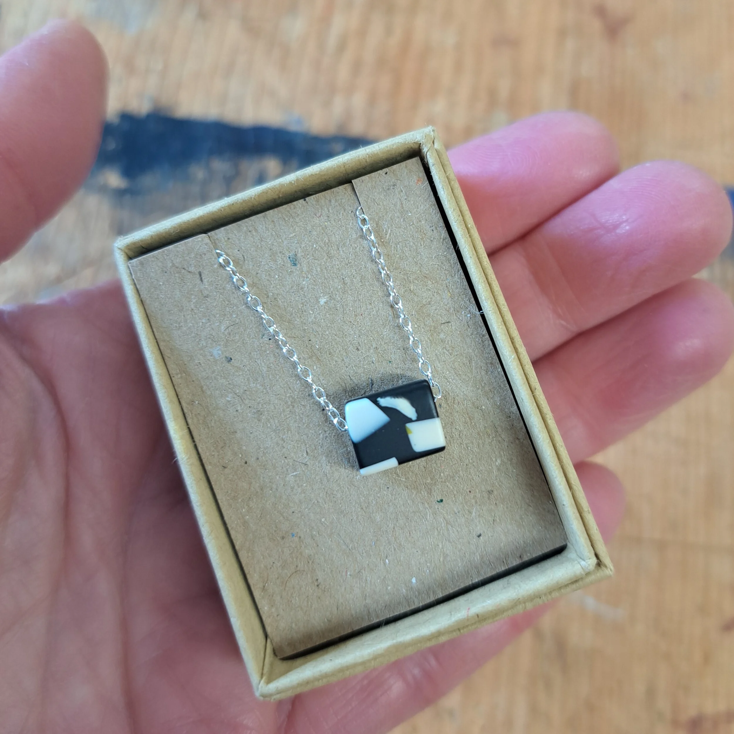 necklace block bead bla box2.jpg