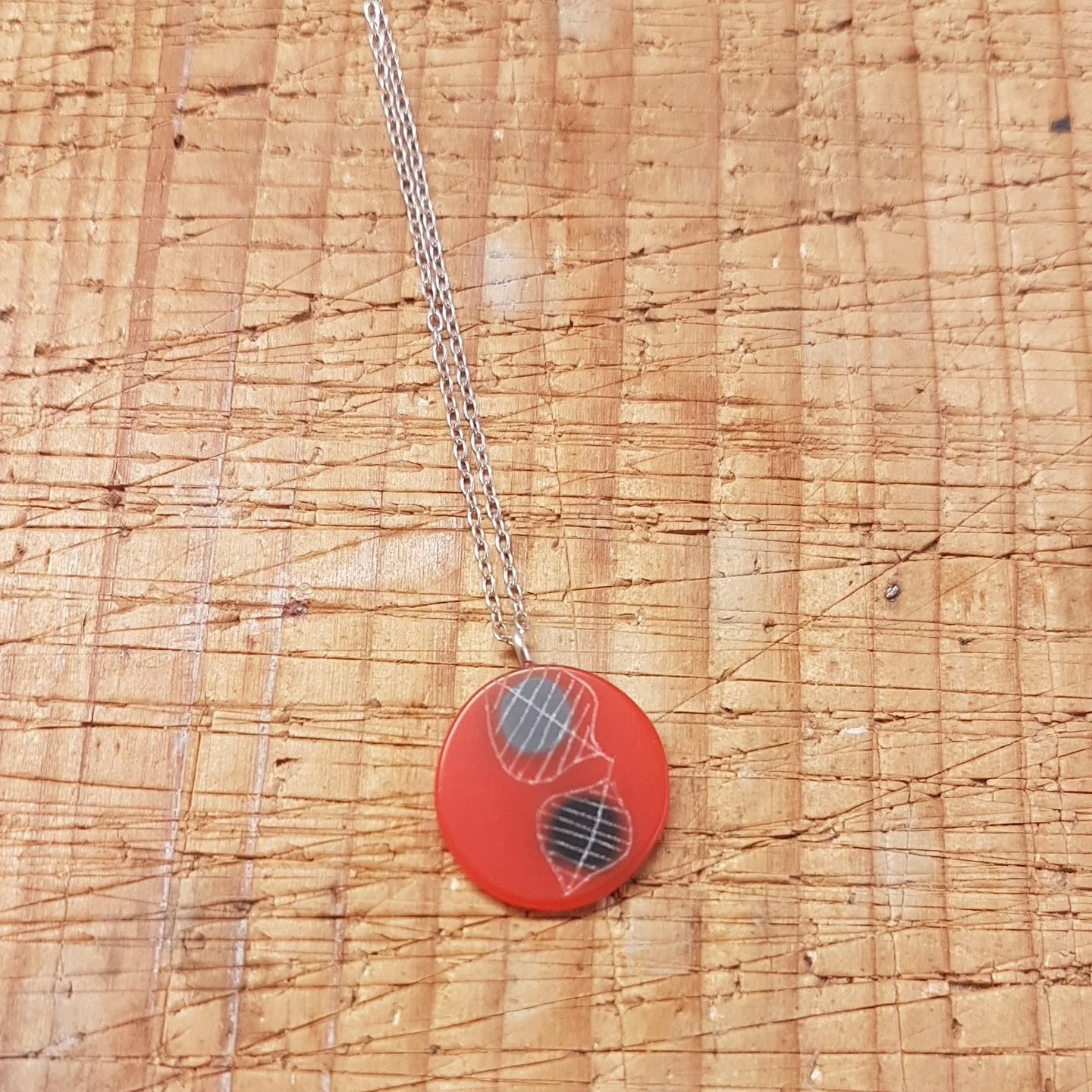 necklace round red grey blk detail.jpg