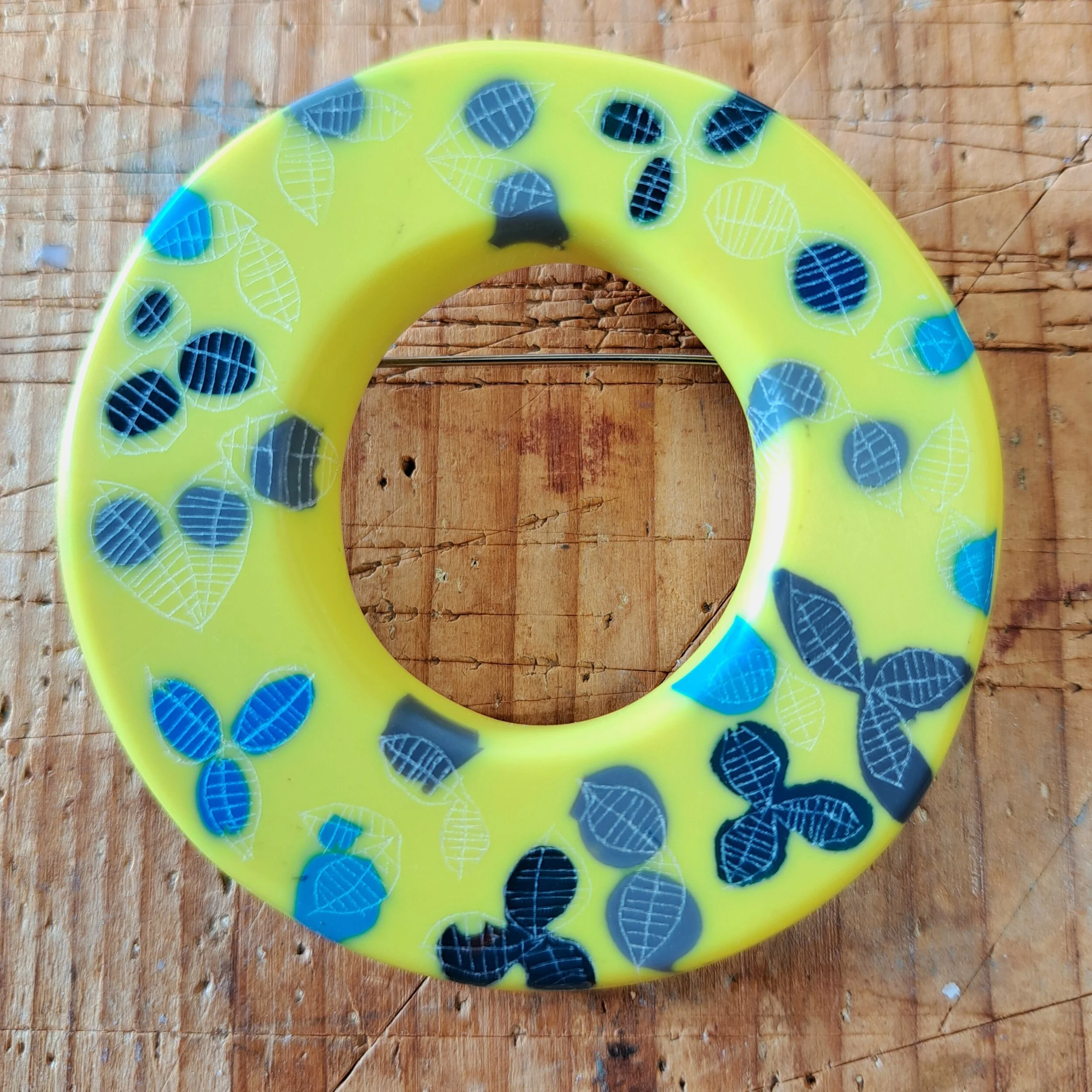 brooch bright yellow holey garden00.jpg