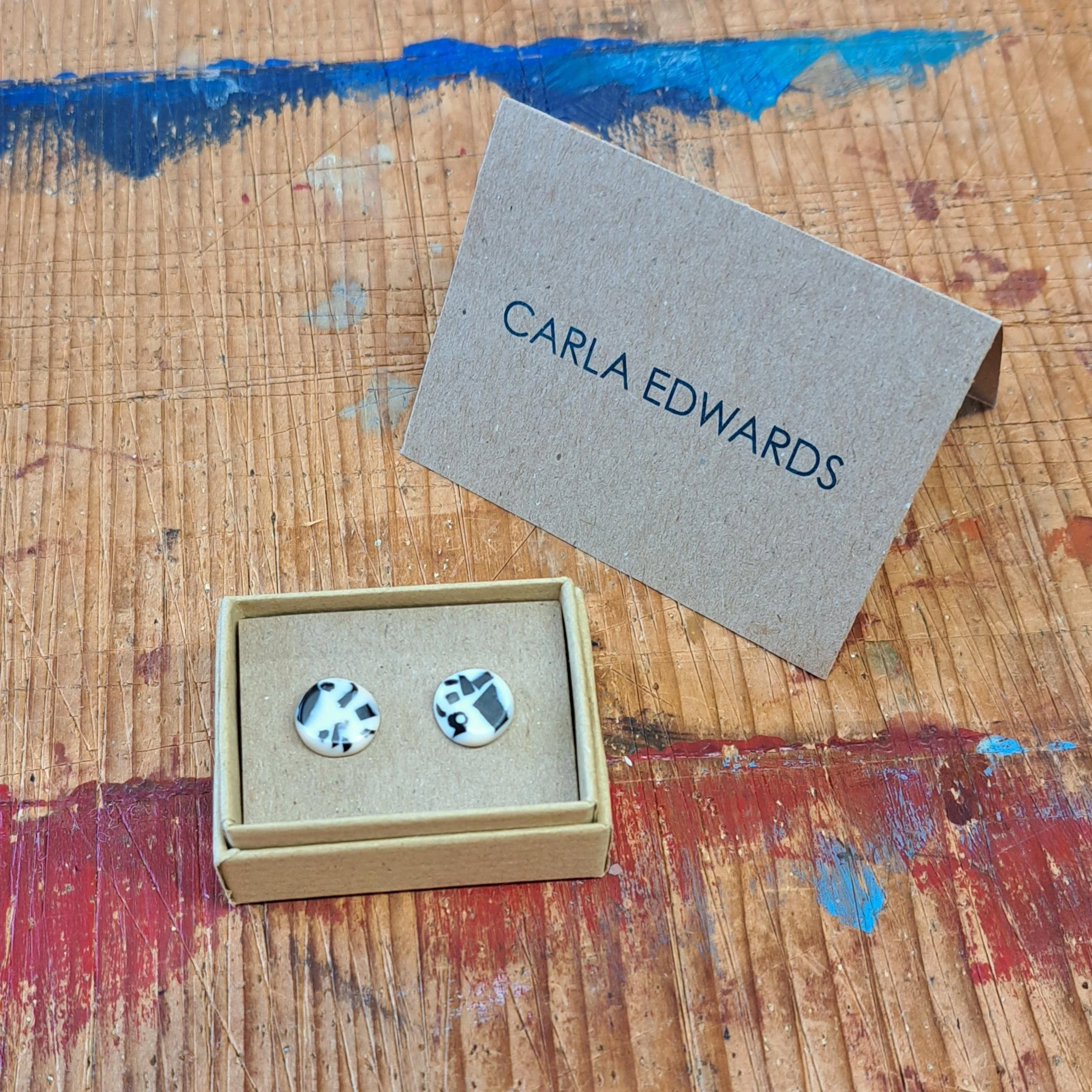 EARRINGS mini round studs cream blk.jpg
