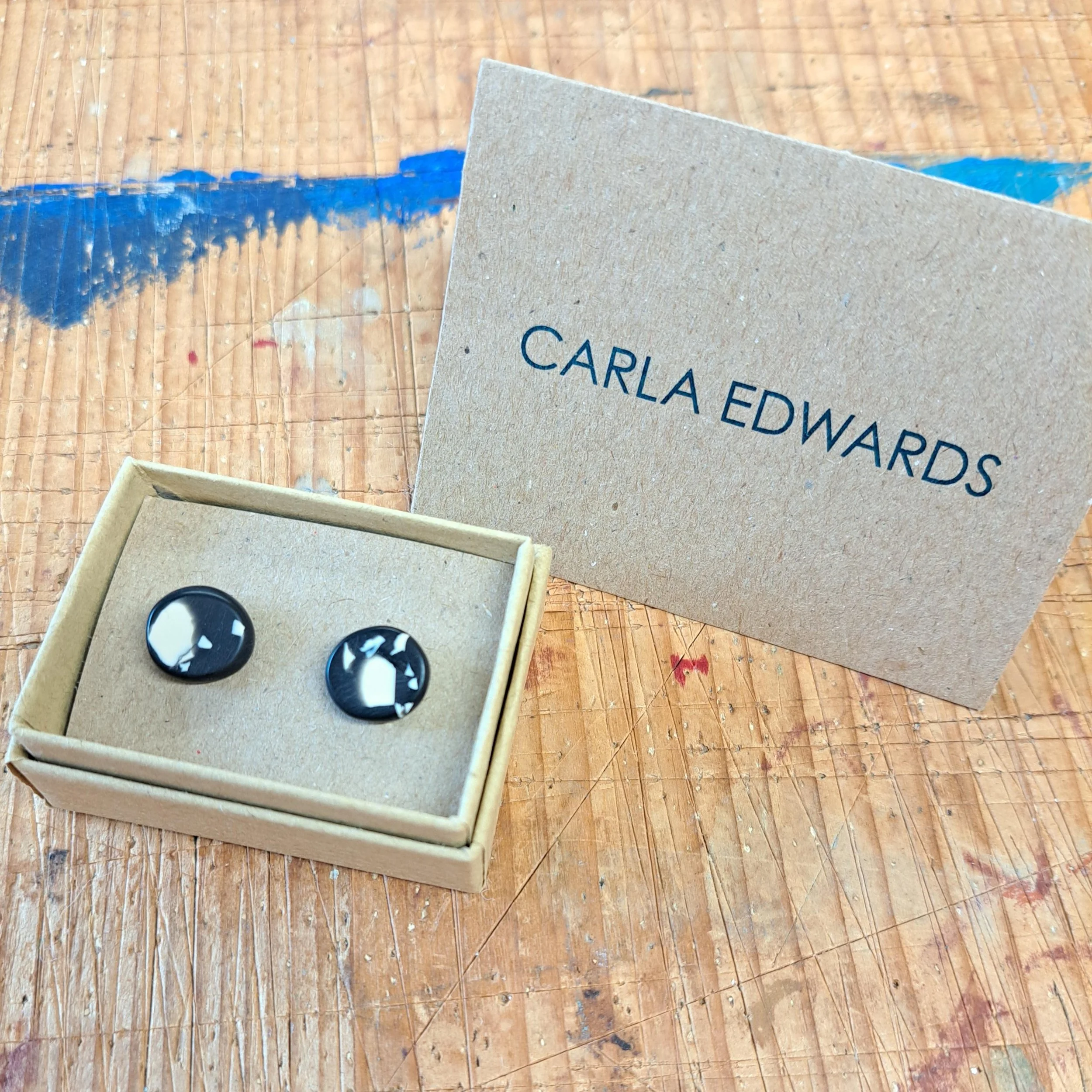 EARRINGS mini round studs cream blk2.jpg