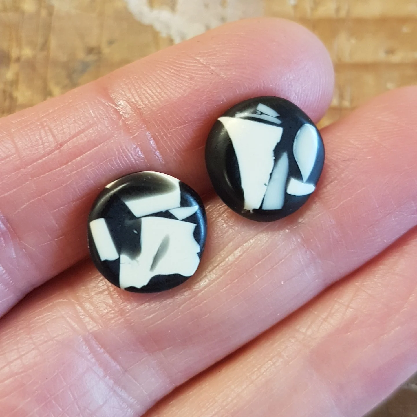 EARRINGS mini round studs blk2.jpg