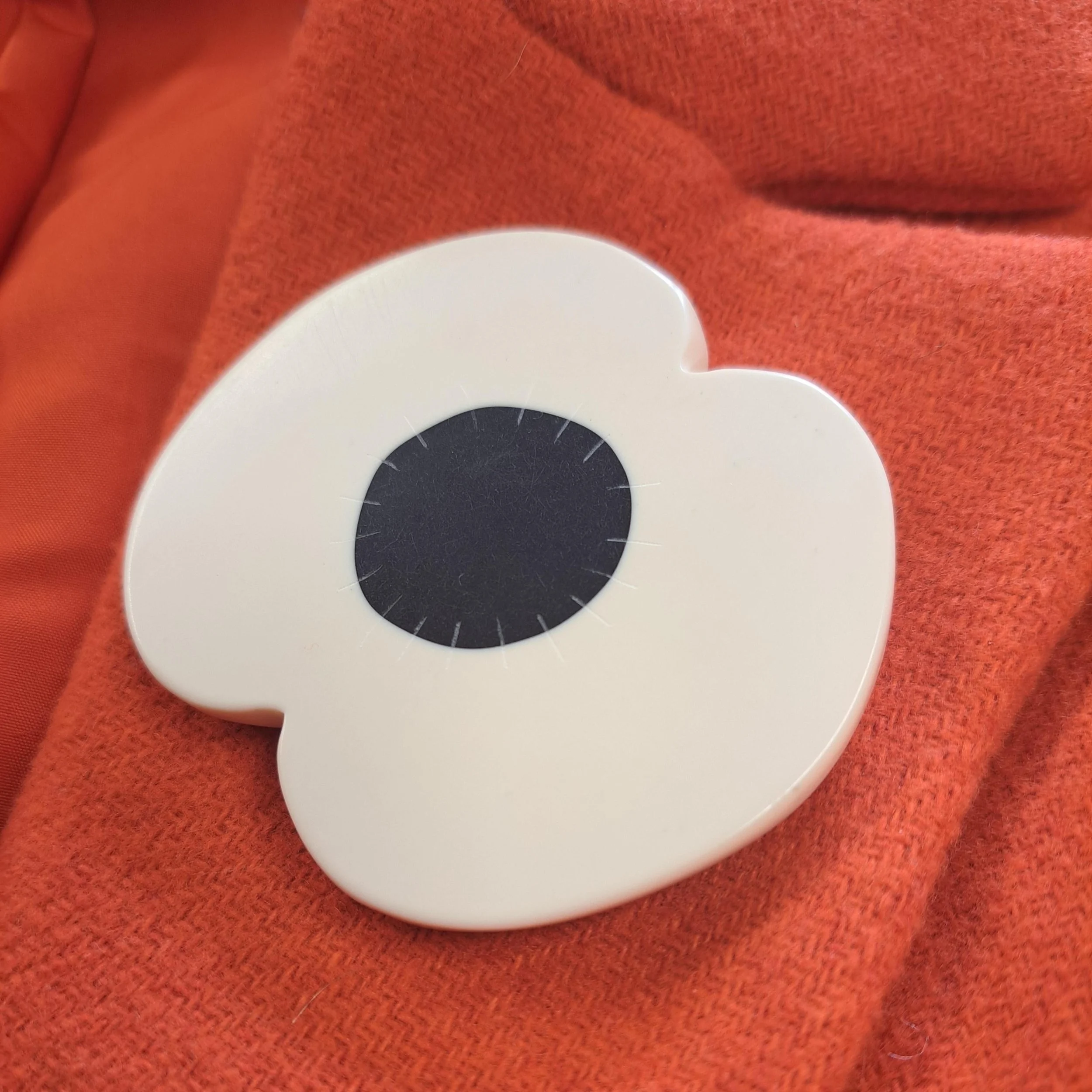 brooch poppy cream black lapel colour.jpg